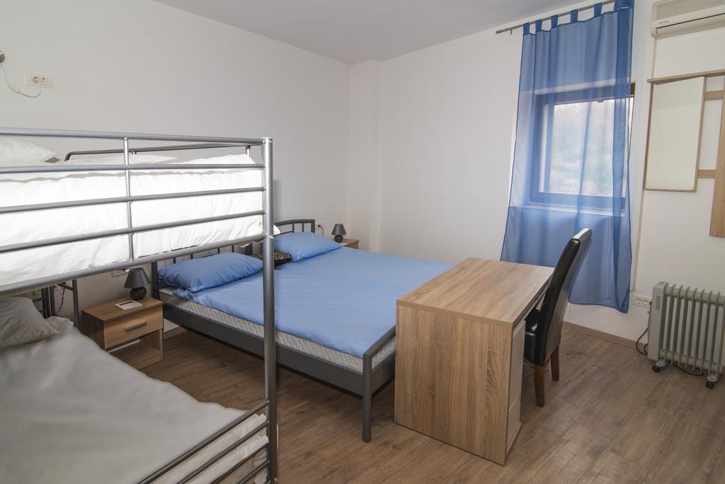 Hostel Bordada Кральевица Экстерьер фото