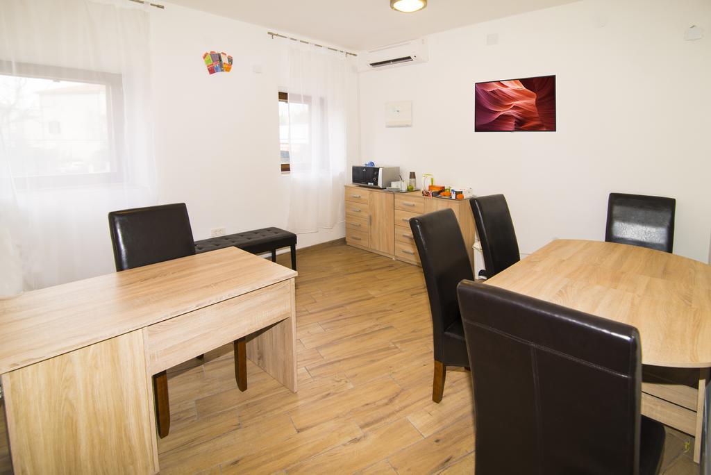 Hostel Bordada Кральевица Экстерьер фото